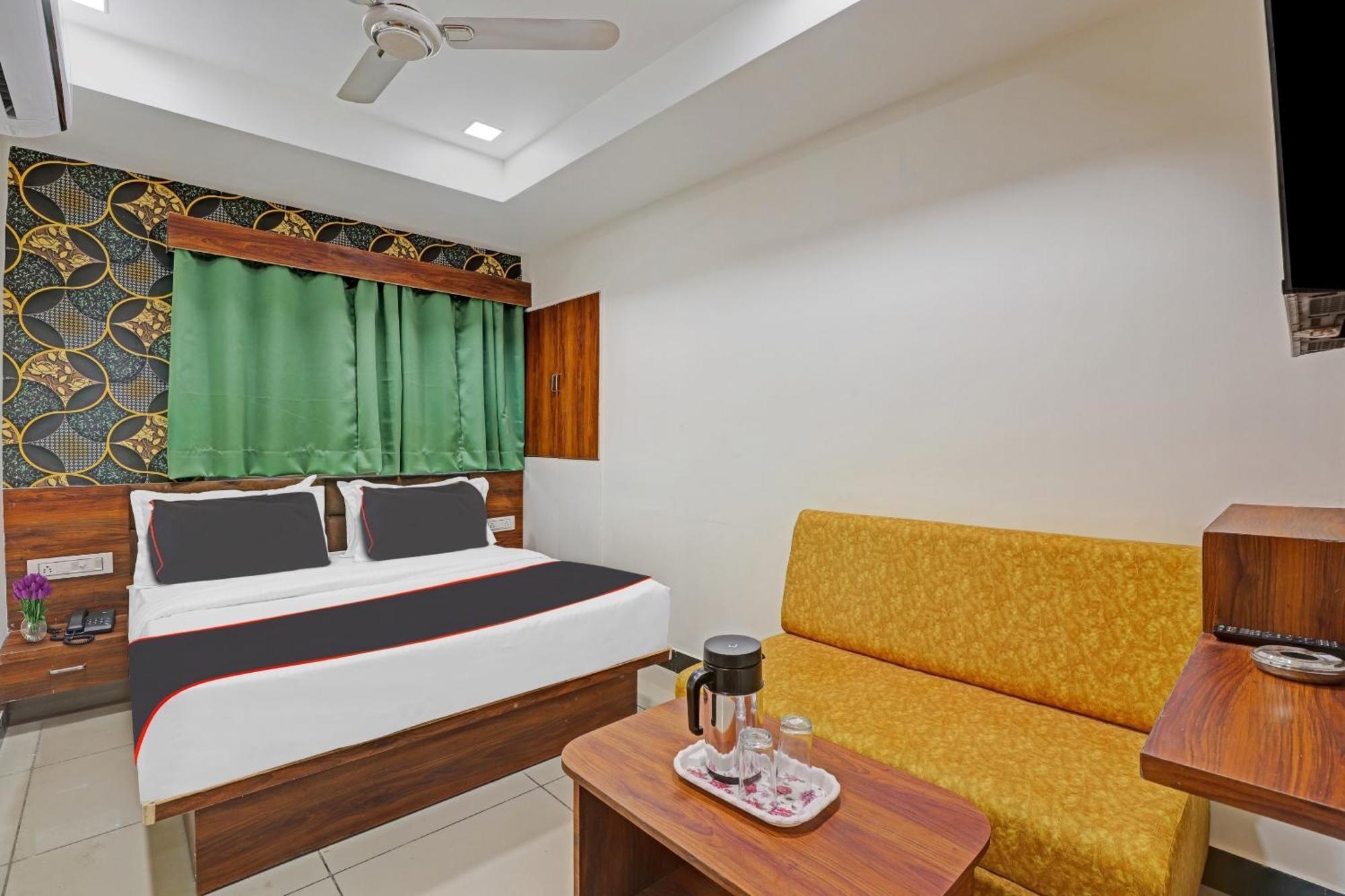 Capital O Bhavya Villa Ahmedabad Eksteriør bilde